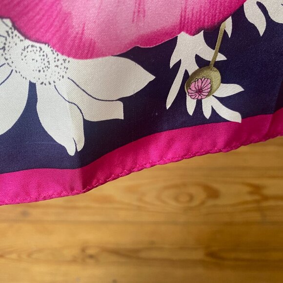 Oscar by Oscar de la Renta Scarf - Picture 10 of 16